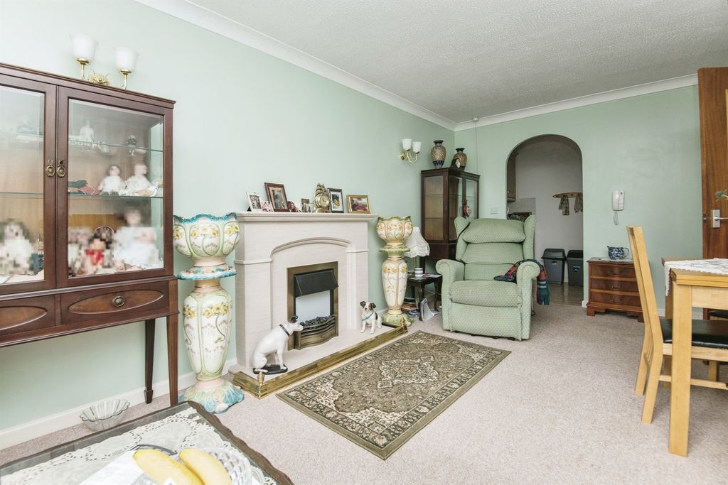 Property photo 2 of 11