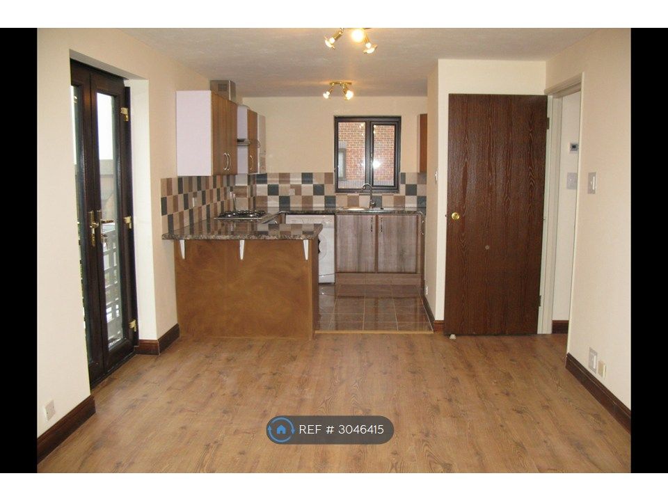 Property photo 3 of 12 Lounge