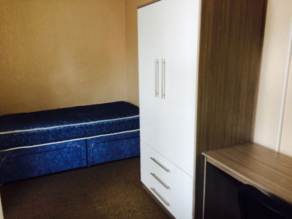 Property photo 1 of 12 Cozy Double Bedroom Featuring A Comfortable Bed An...