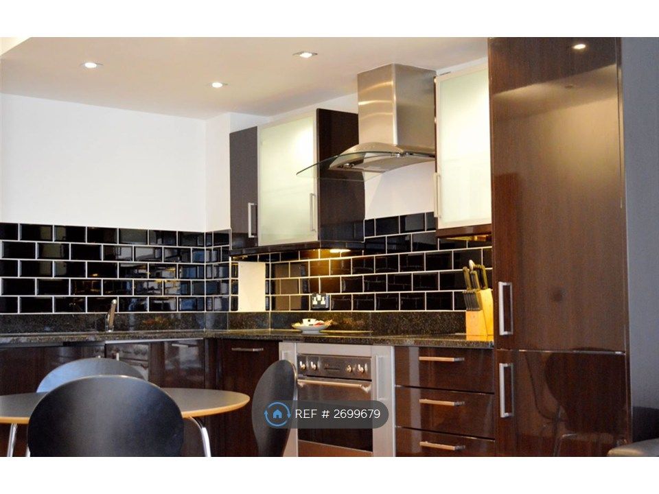 Property photo 3 of 10 Kitchen