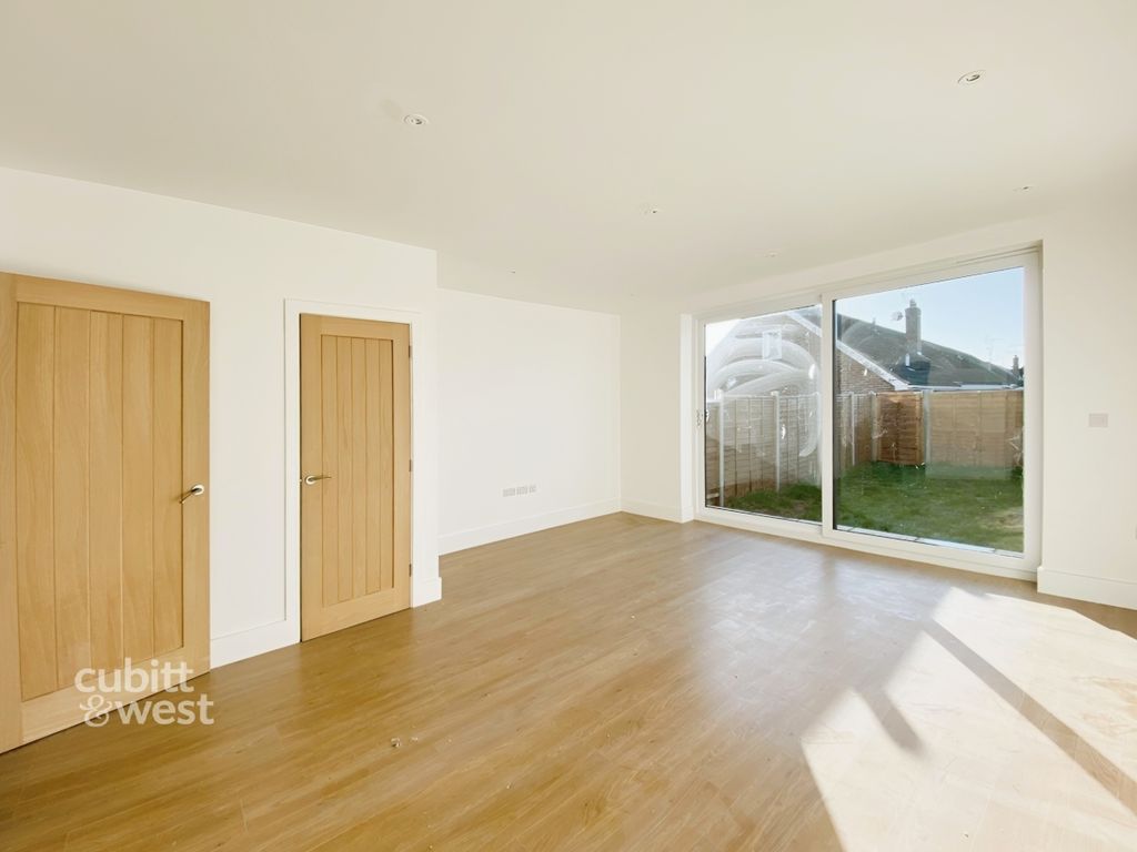 Property photo 2 of 8 4A4E59cc-3
