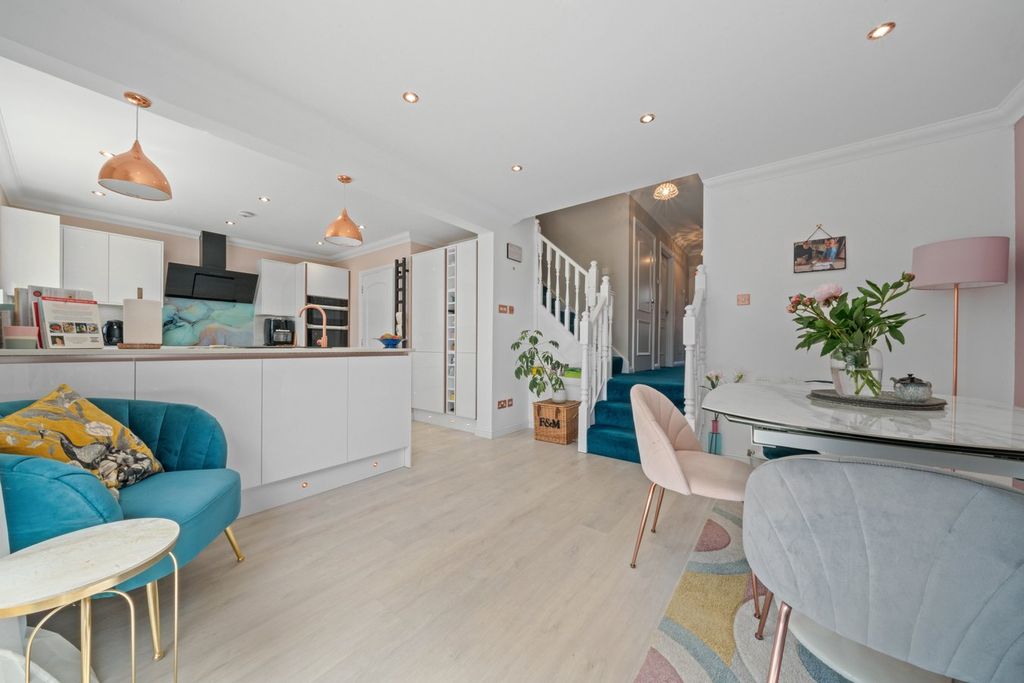 Property photo 3 of 36