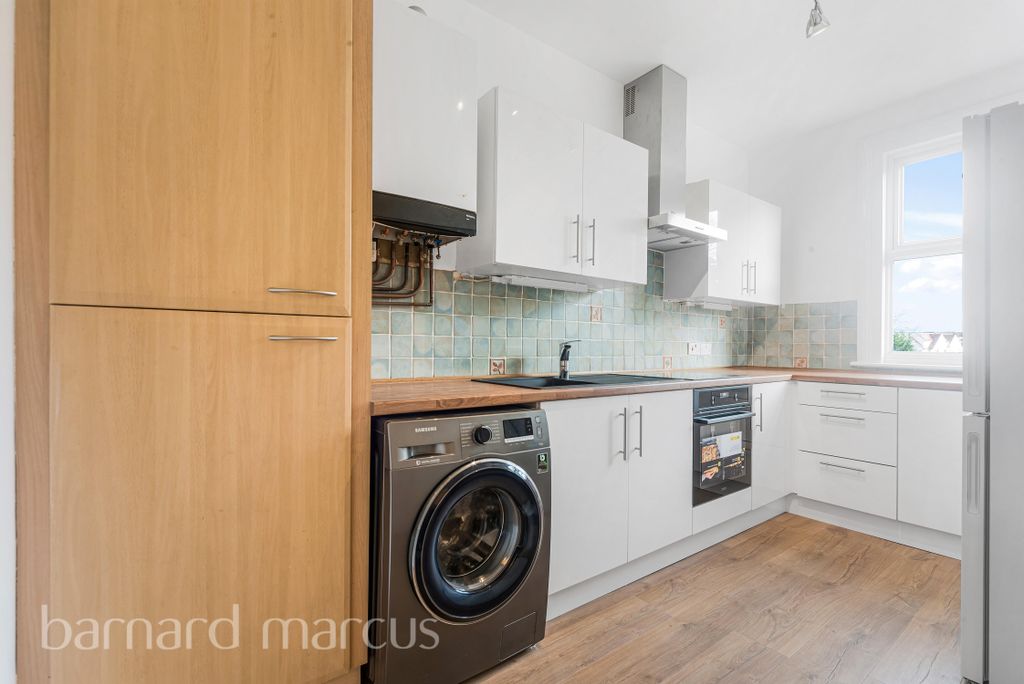 Property photo 1 of 8 Kitchen