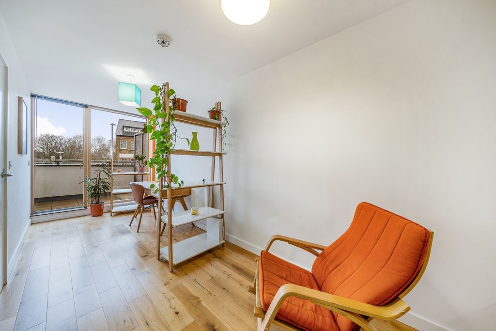 Property photo 2 of 14 3877365
