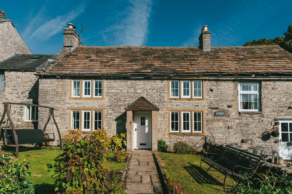 Property photo 3 of 39 Exterior And Gardens