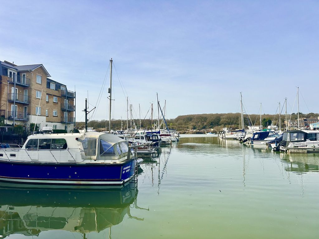 Property photo 2 of 28