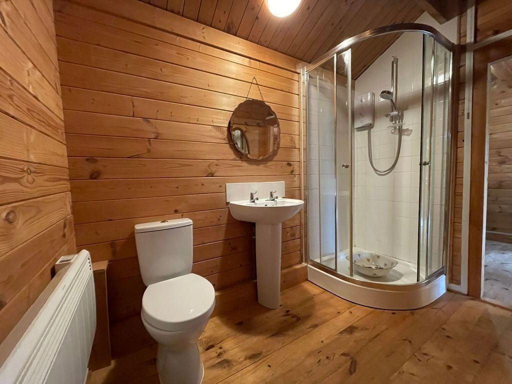 Property photo 2 of 7 Bathroom