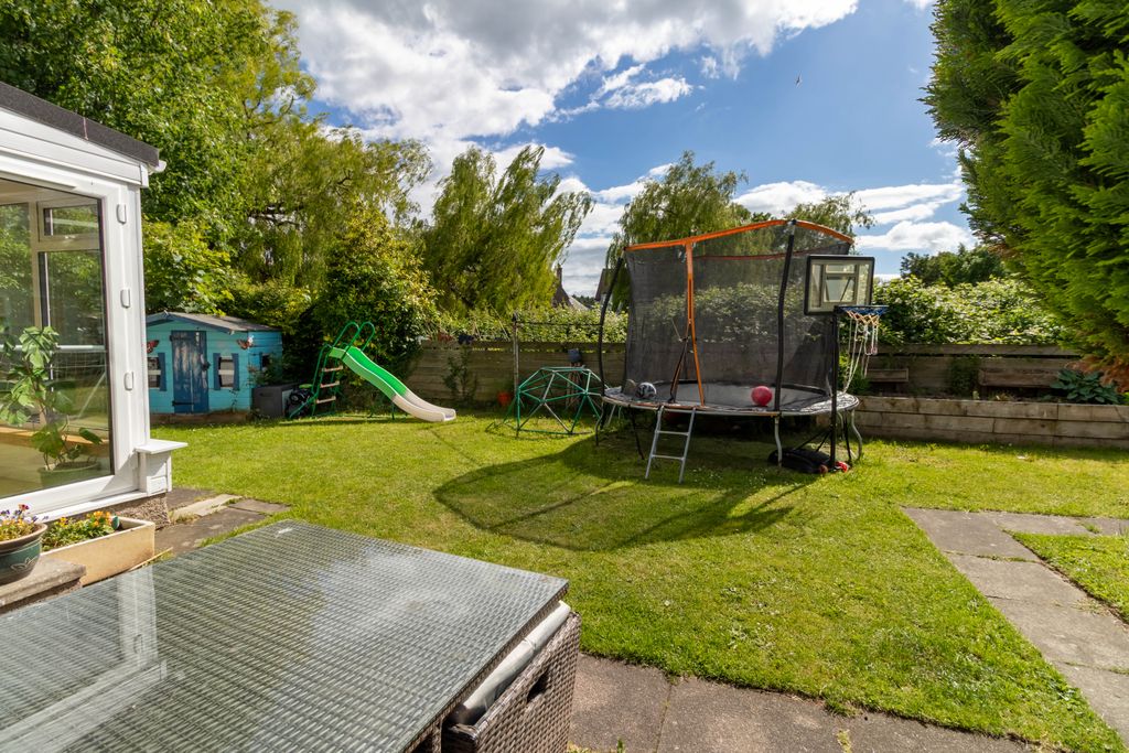 Property photo 2 of 25 Private Garden