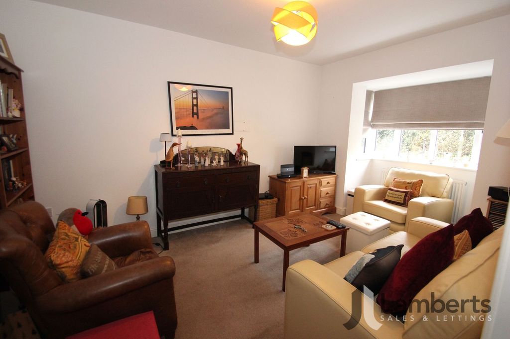 Property photo 3 of 14 Lounge