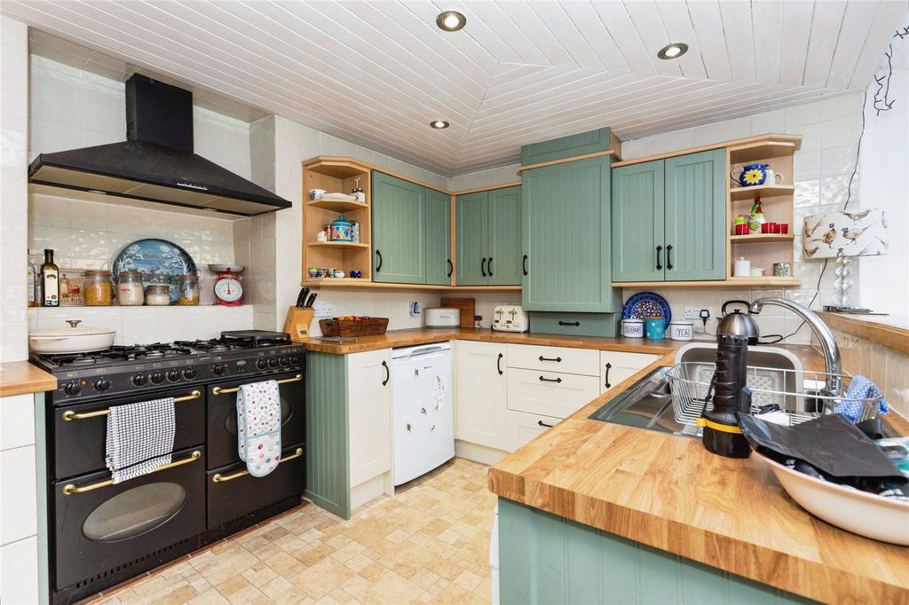 Property photo 2 of 18 Picture No. 12