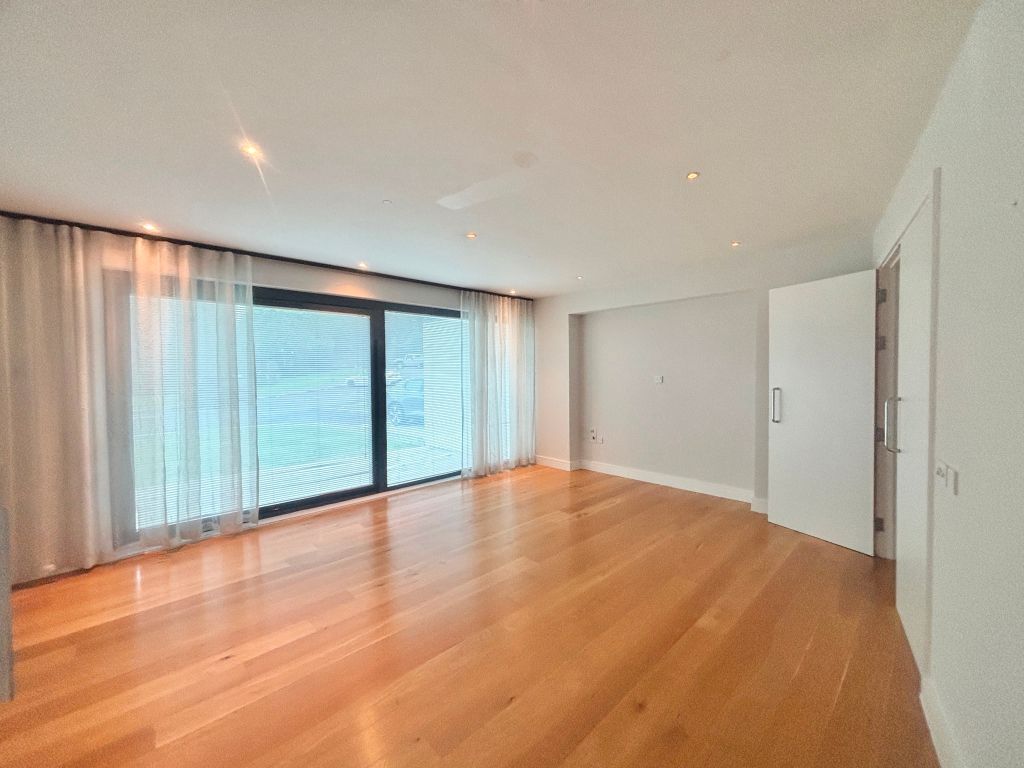 Property photo 3 of 39