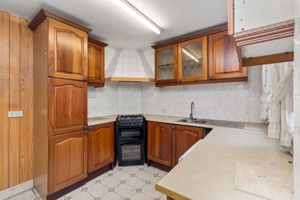 Property photo 3 of 26