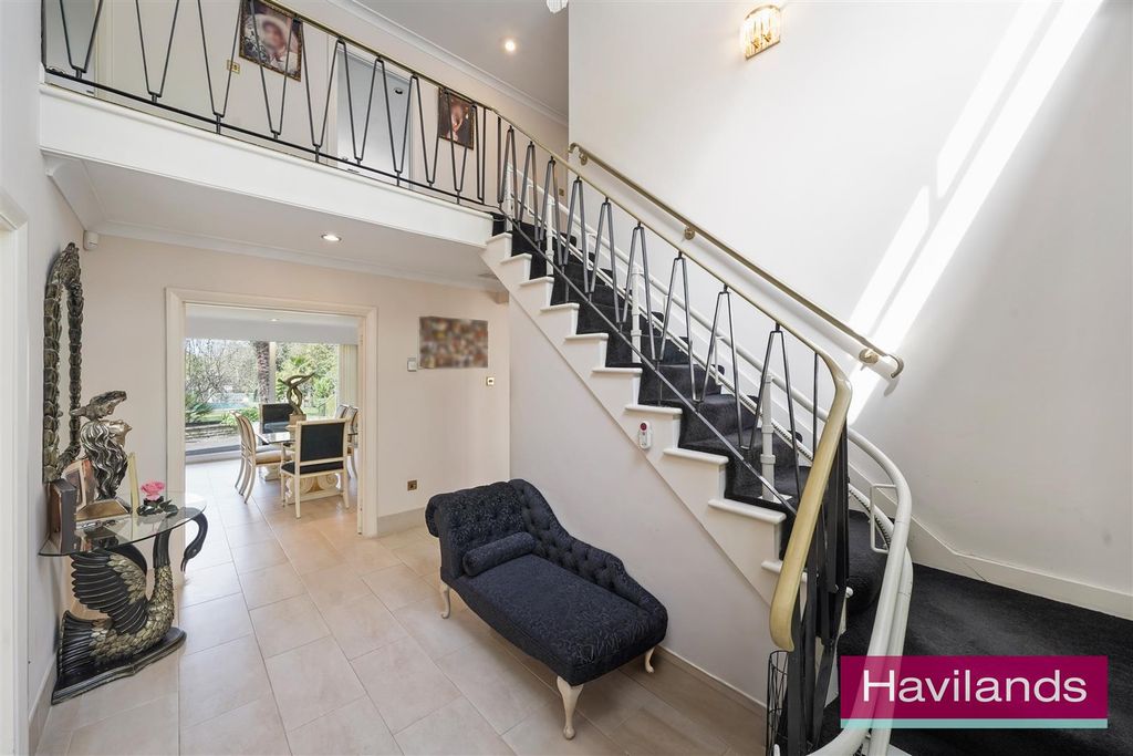 Property photo 2 of 23 Cockfosters Road-13.Jpg