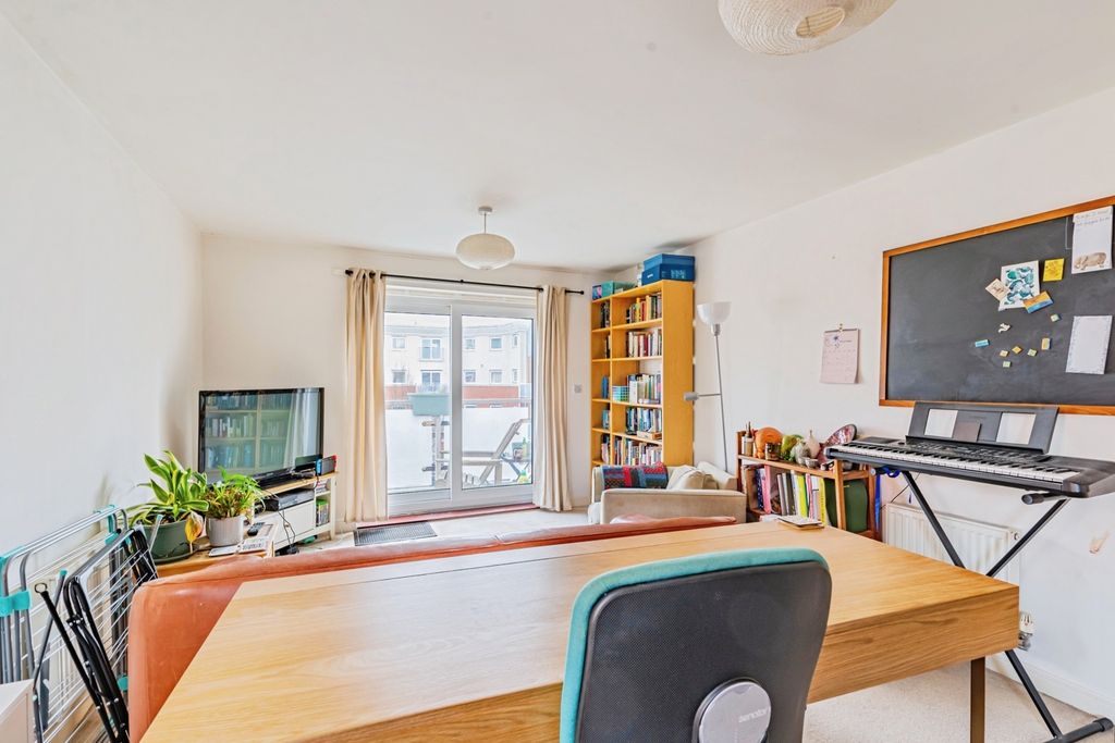 Property photo 1 of 11 Pbox-Img.Jpg