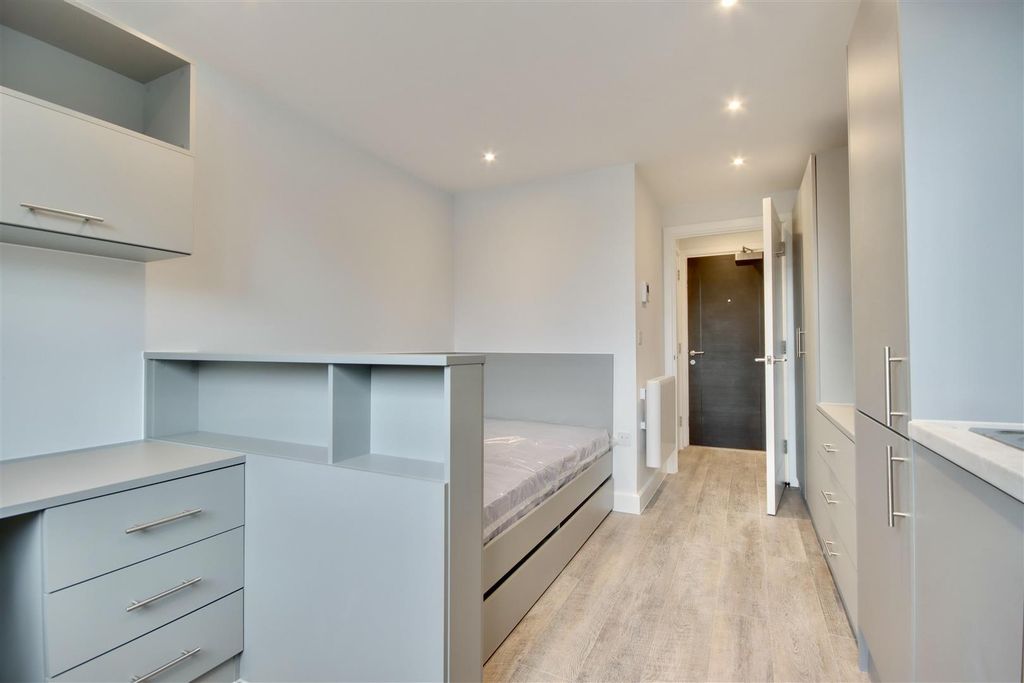 Property photo 2 of 17 Aecrxviabuyfwpfm3B2Yea.Jpg