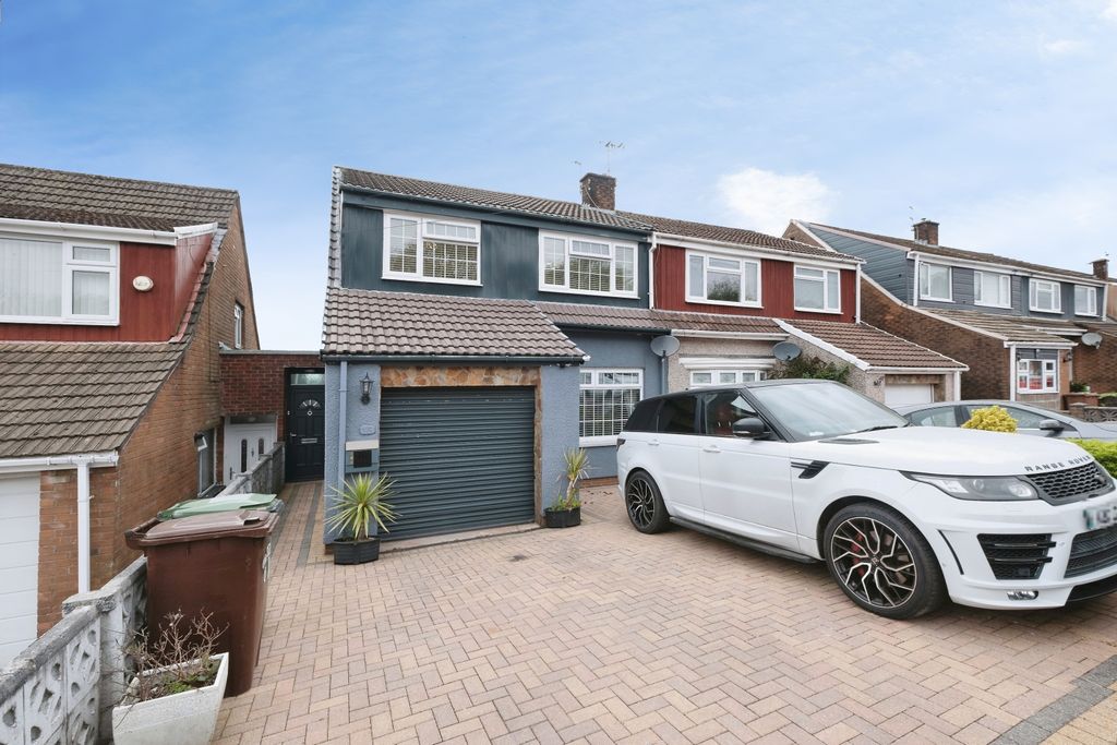 Property photo 2 of 24 16Elgar-02