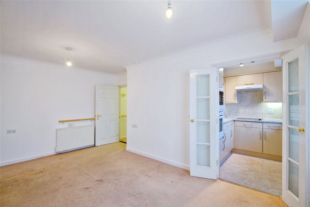 Property photo 2 of 12 Lounge