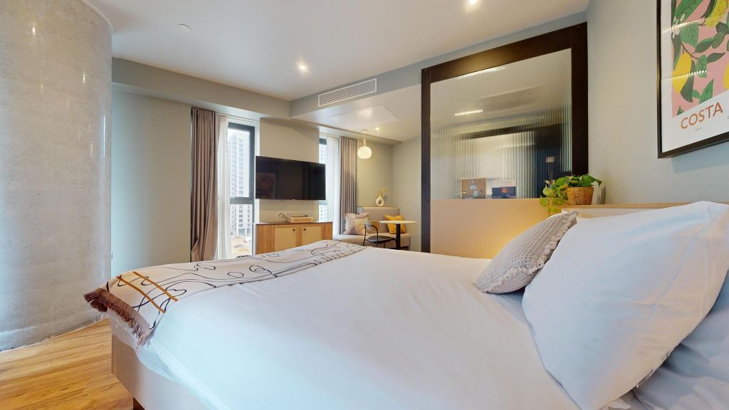 Property photo 1 of 21 Bedroom