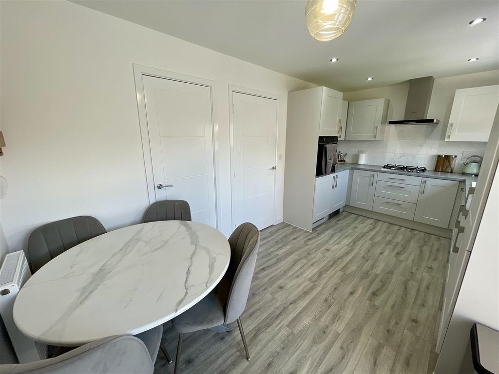 Property photo 3 of 14 Kitchen / Diner
