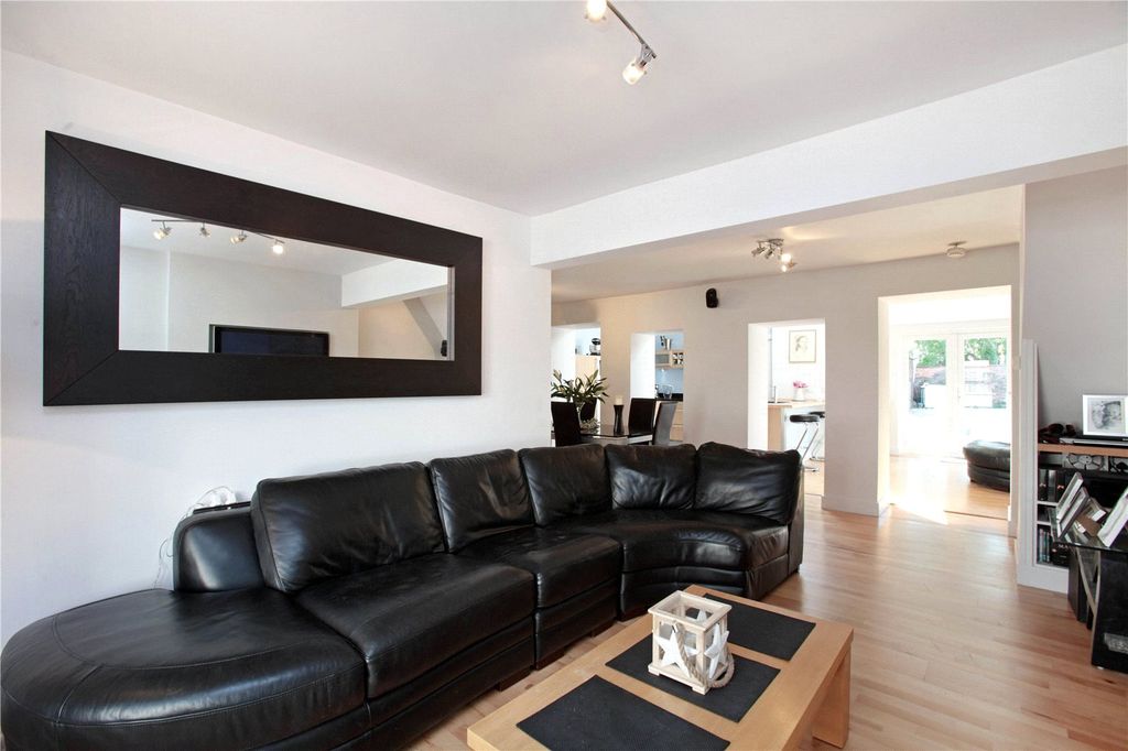 Property photo 2 of 20 Picture No. 18