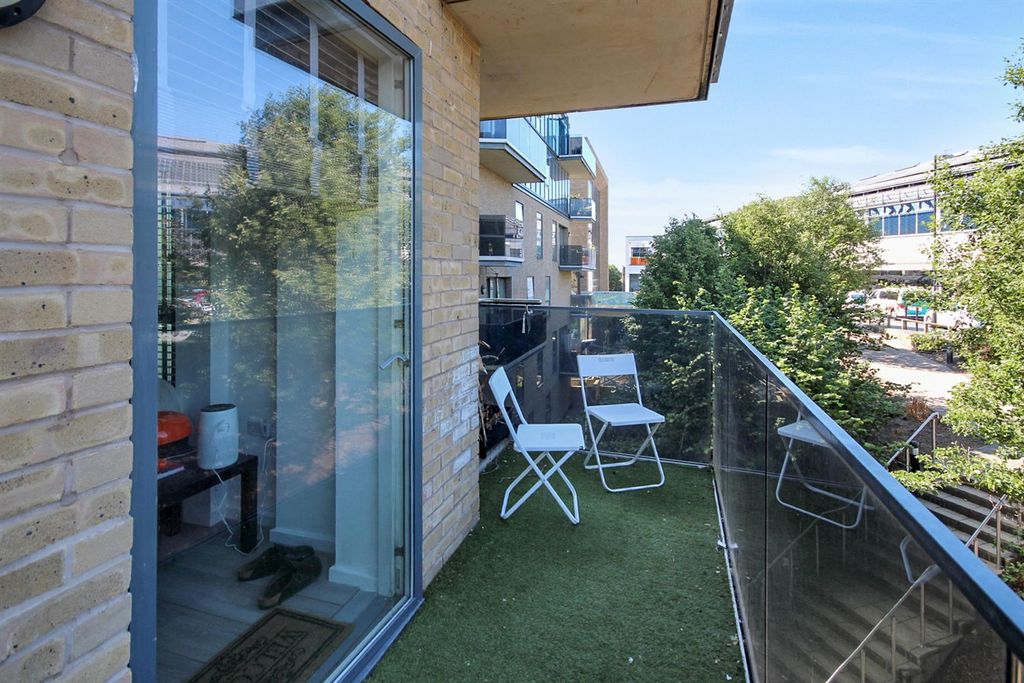 Property photo 3 of 9 Balcony