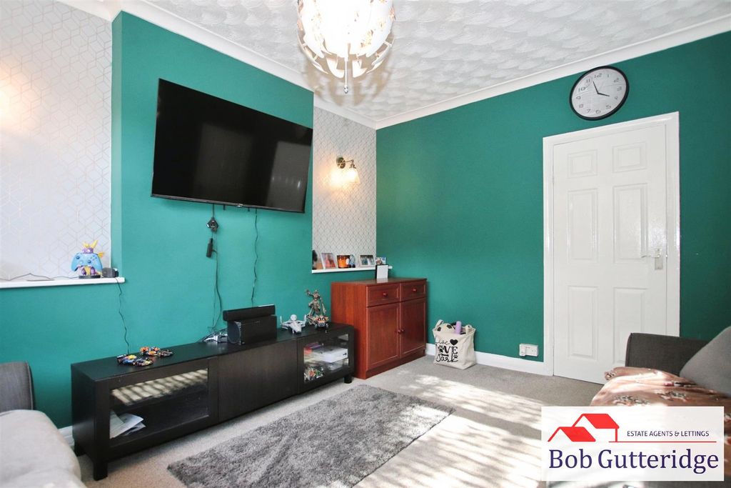 Property photo 3 of 25 Lounge