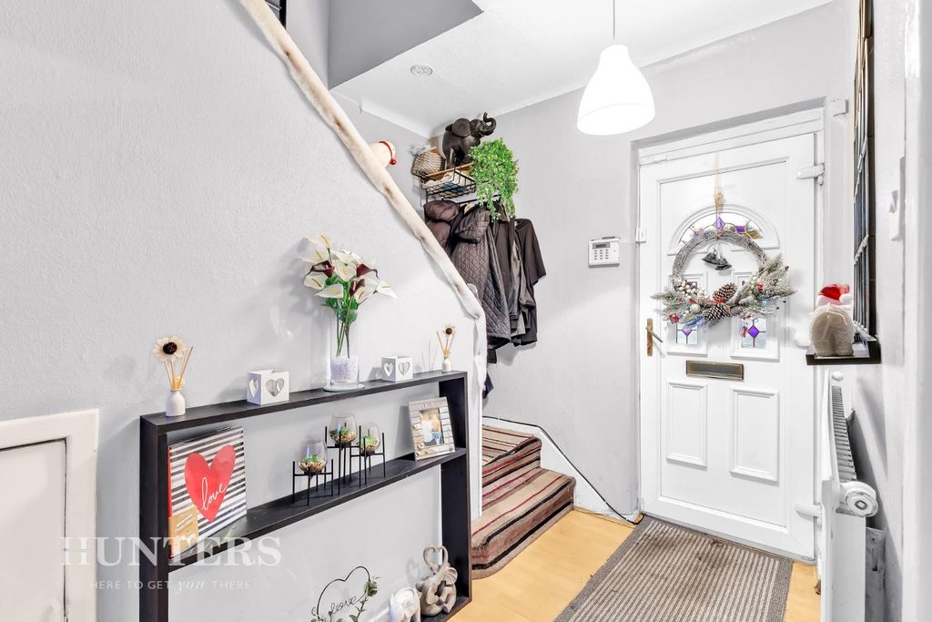 Property photo 2 of 19 Hallway