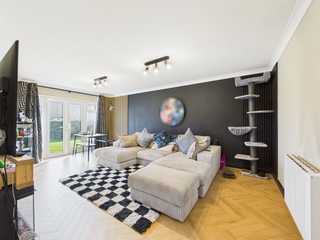 Property photo 2 of 10 Picture No. 12