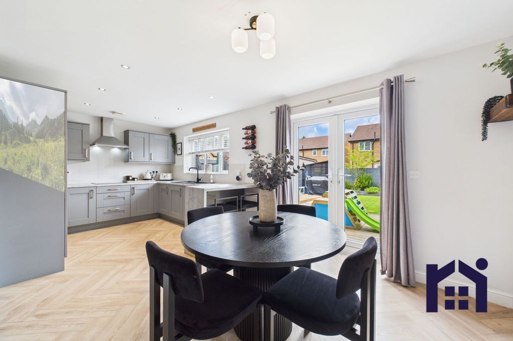 Property photo 2 of 29 Dining Kitchen