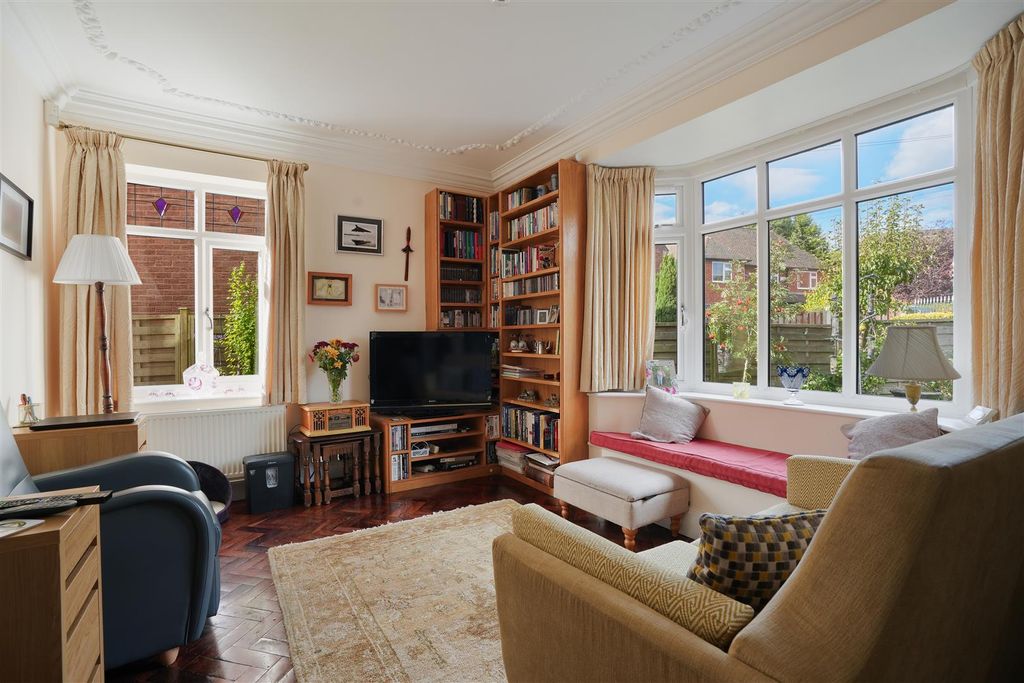 Property photo 2 of 47 Sitting Room