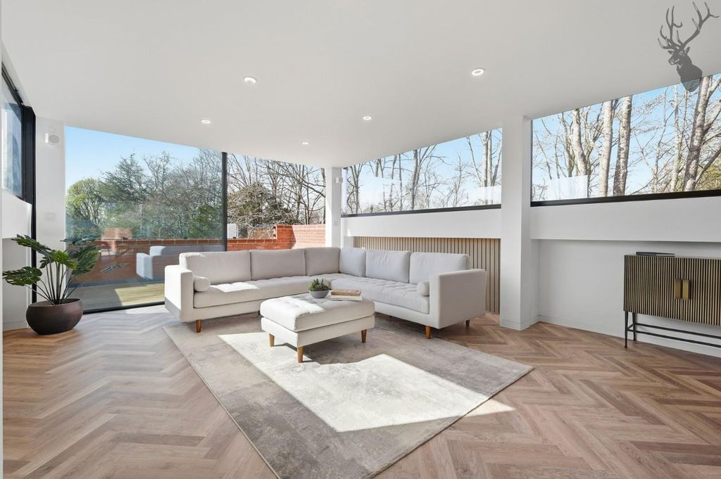 Additional image 6 of 3 bed flat for saleWoodredon Estate, High Beech EN9