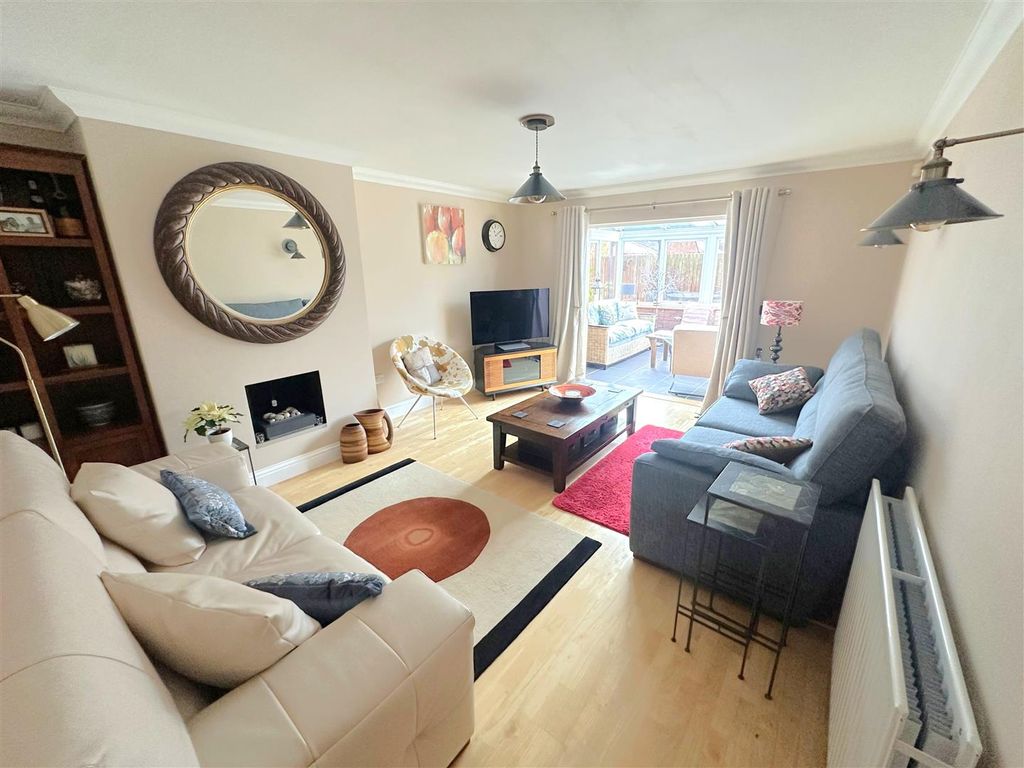 Property photo 3 of 44 Lounge