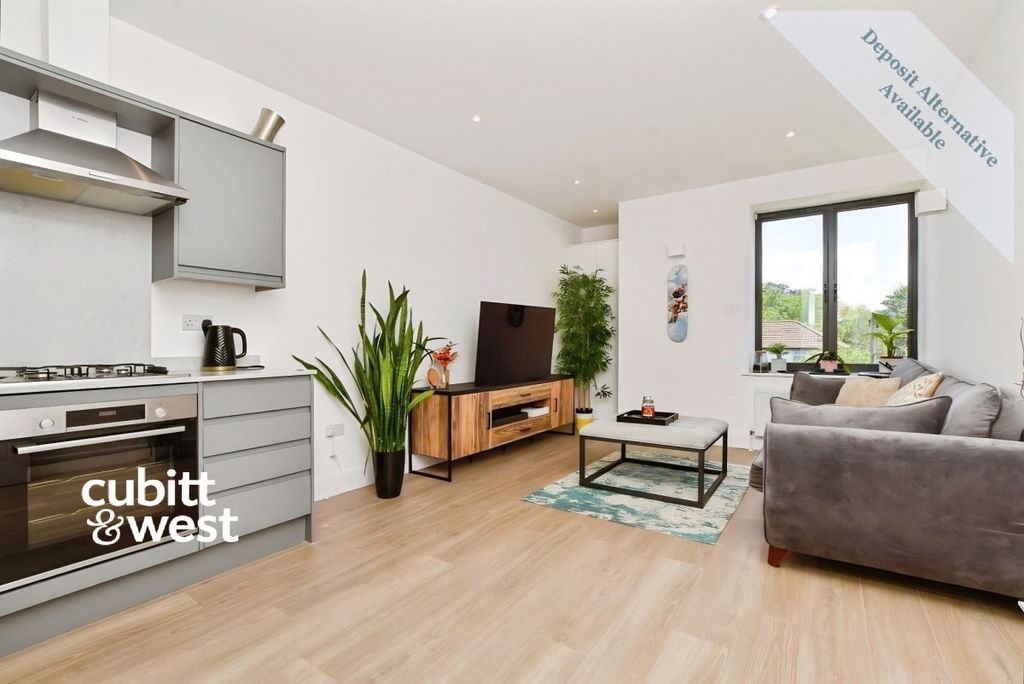 Property photo 2 of 10 Lounge