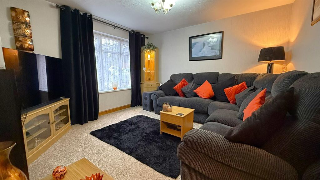 Property photo 2 of 13 15.Jpeg