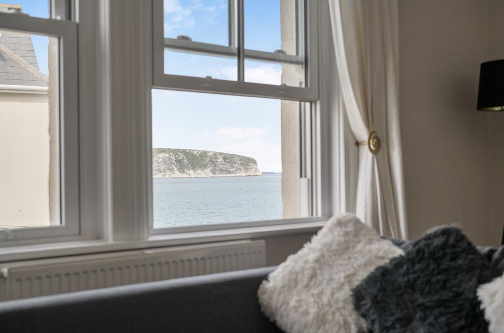 Property photo 3 of 28 1433435-21-69c53F5A04778.Jpg