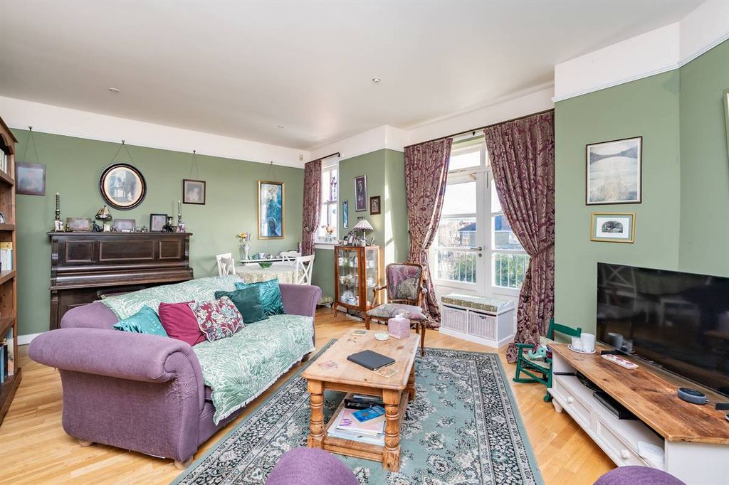 Property photo 2 of 20