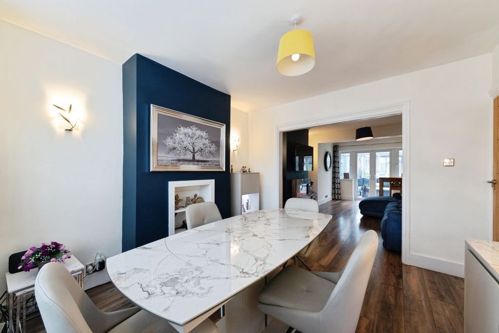 Property photo 3 of 19 Dining Room