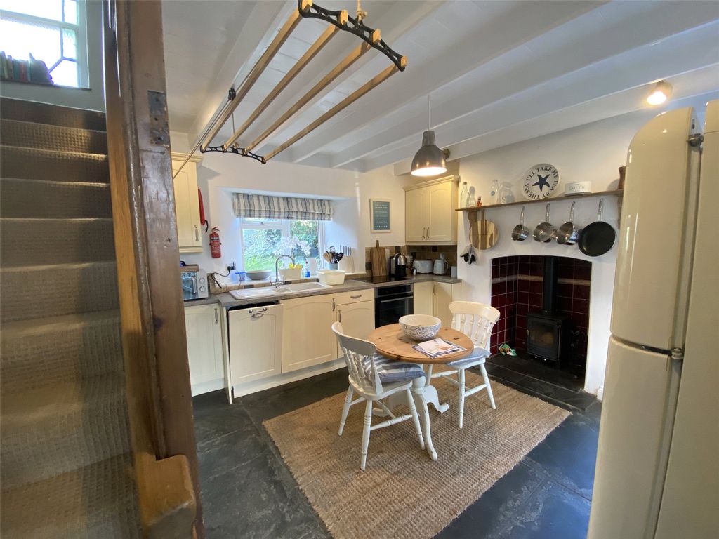 Property photo 3 of 12 Kitchen