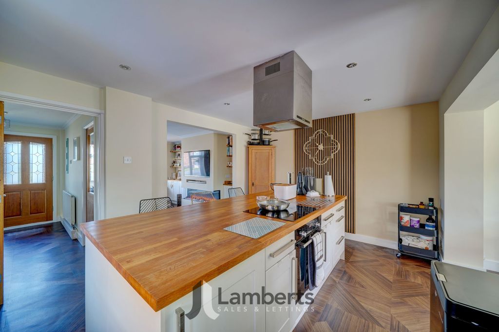 Property photo 3 of 26 Kitchen