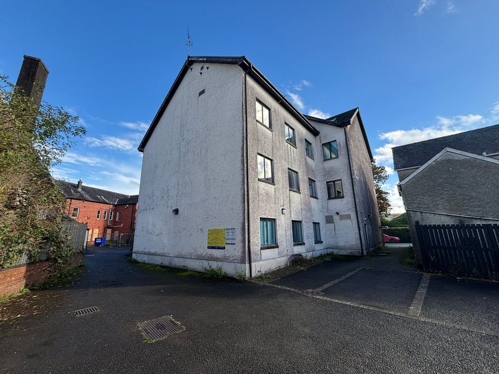 Property photo 2 of 6