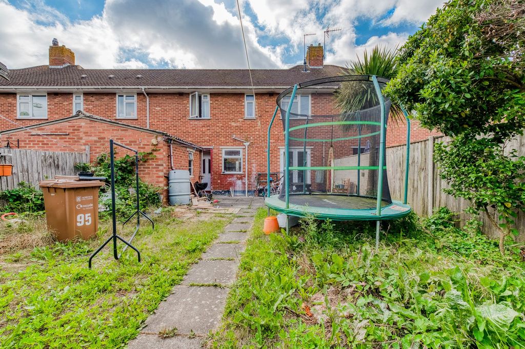Property photo 2 of 16