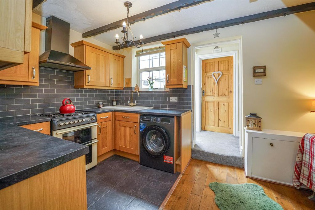 Property photo 3 of 19 Kitchen