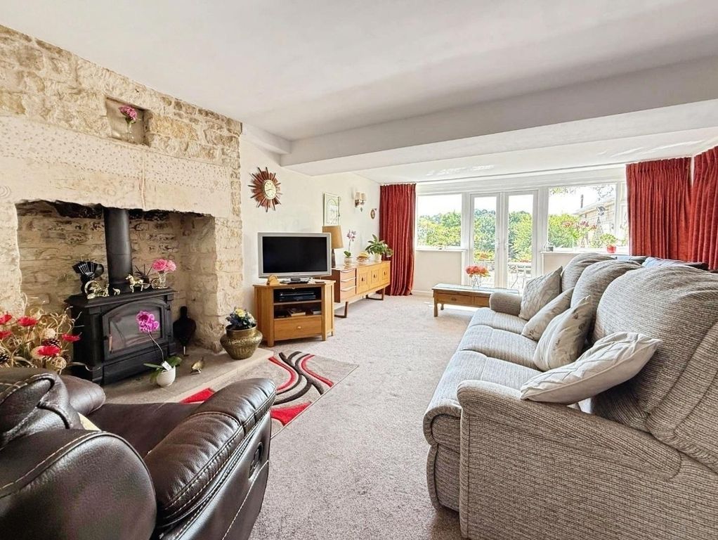Property photo 2 of 24 Pbox-Living_Room-317229.Jpg