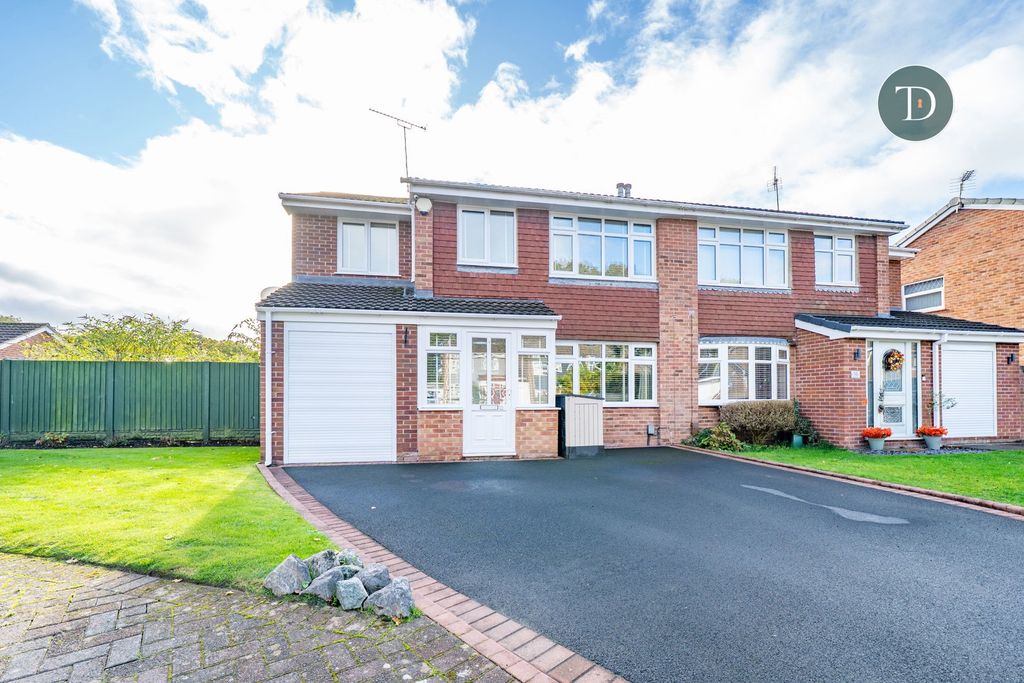 Property photo 1 of 32