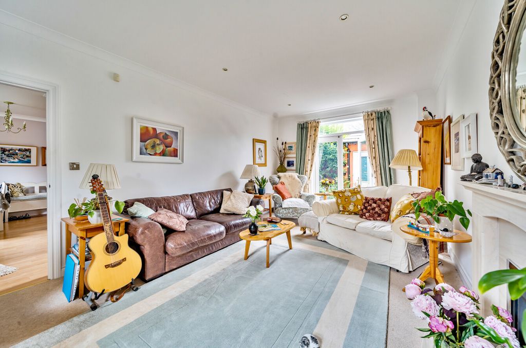 Property photo 3 of 18 1305894-26-684c19...