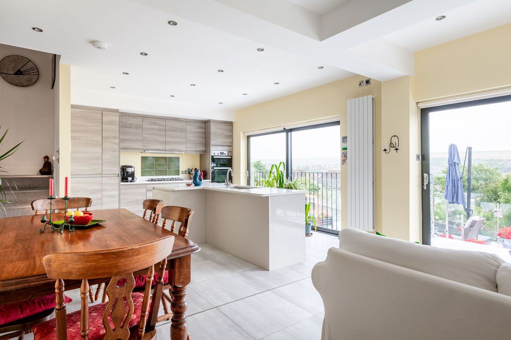 Property photo 3 of 30