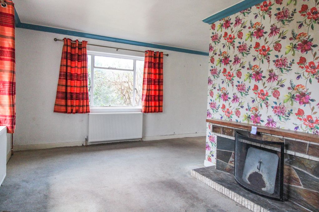 Property photo 3 of 16 Living/Dining Area