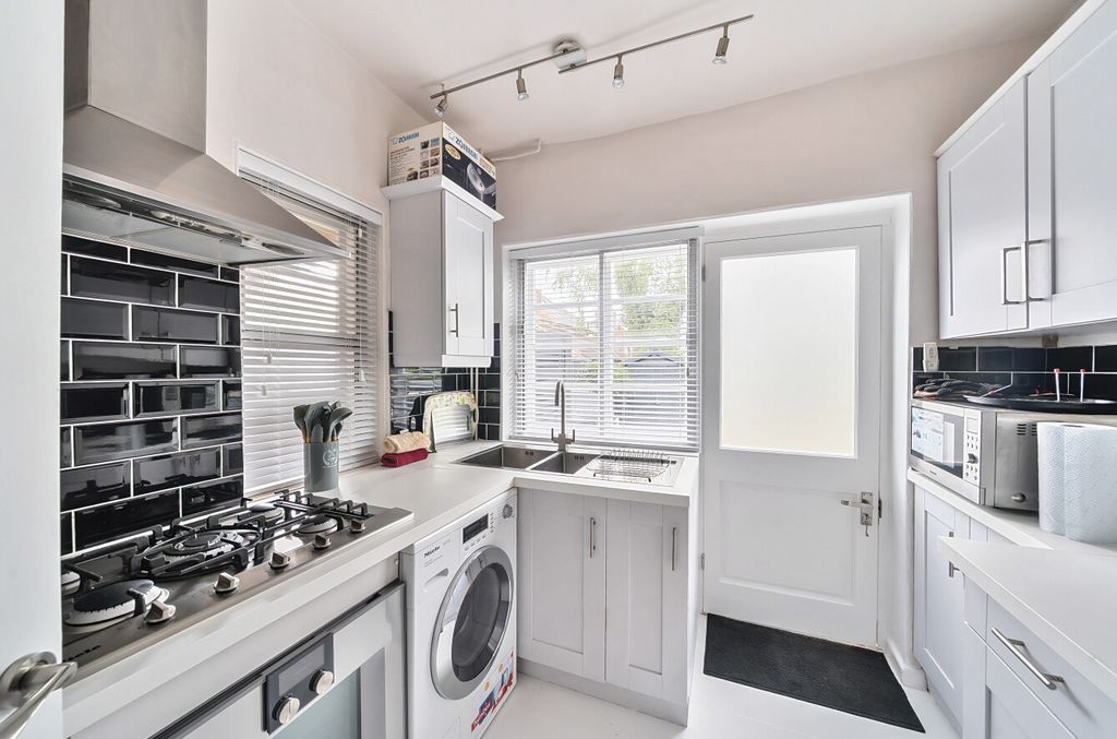 Property photo 3 of 11 1306657-1-684855d...
