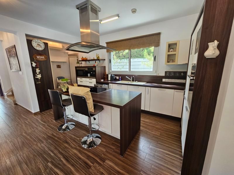 Property photo 2 of 47 Kitchen