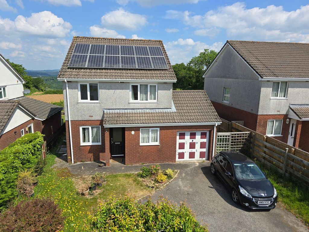 Property photo 3 of 28